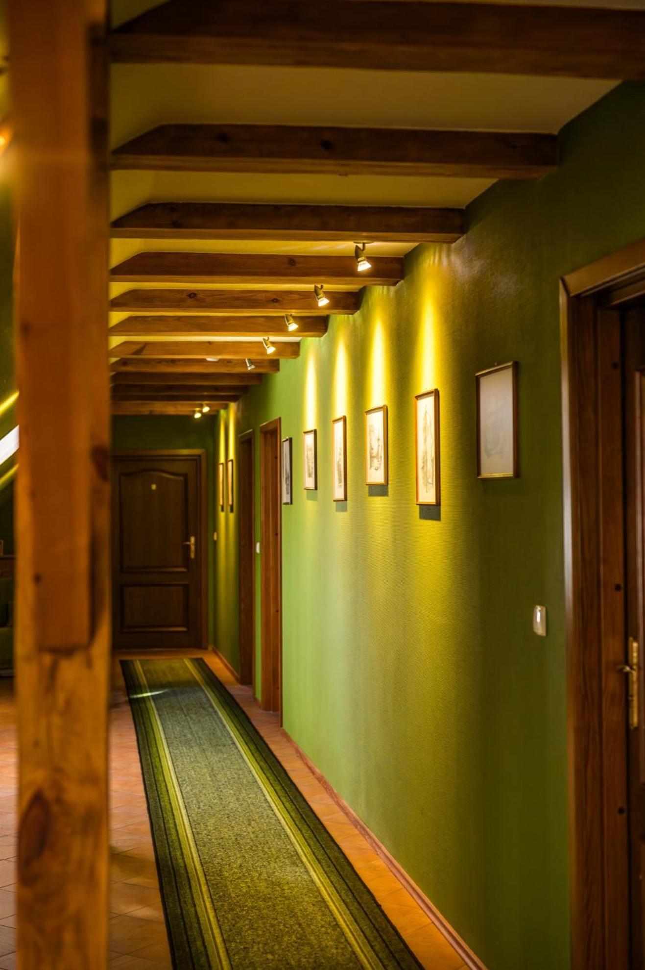 żabi Dwór - Hotel, Restauracja, *