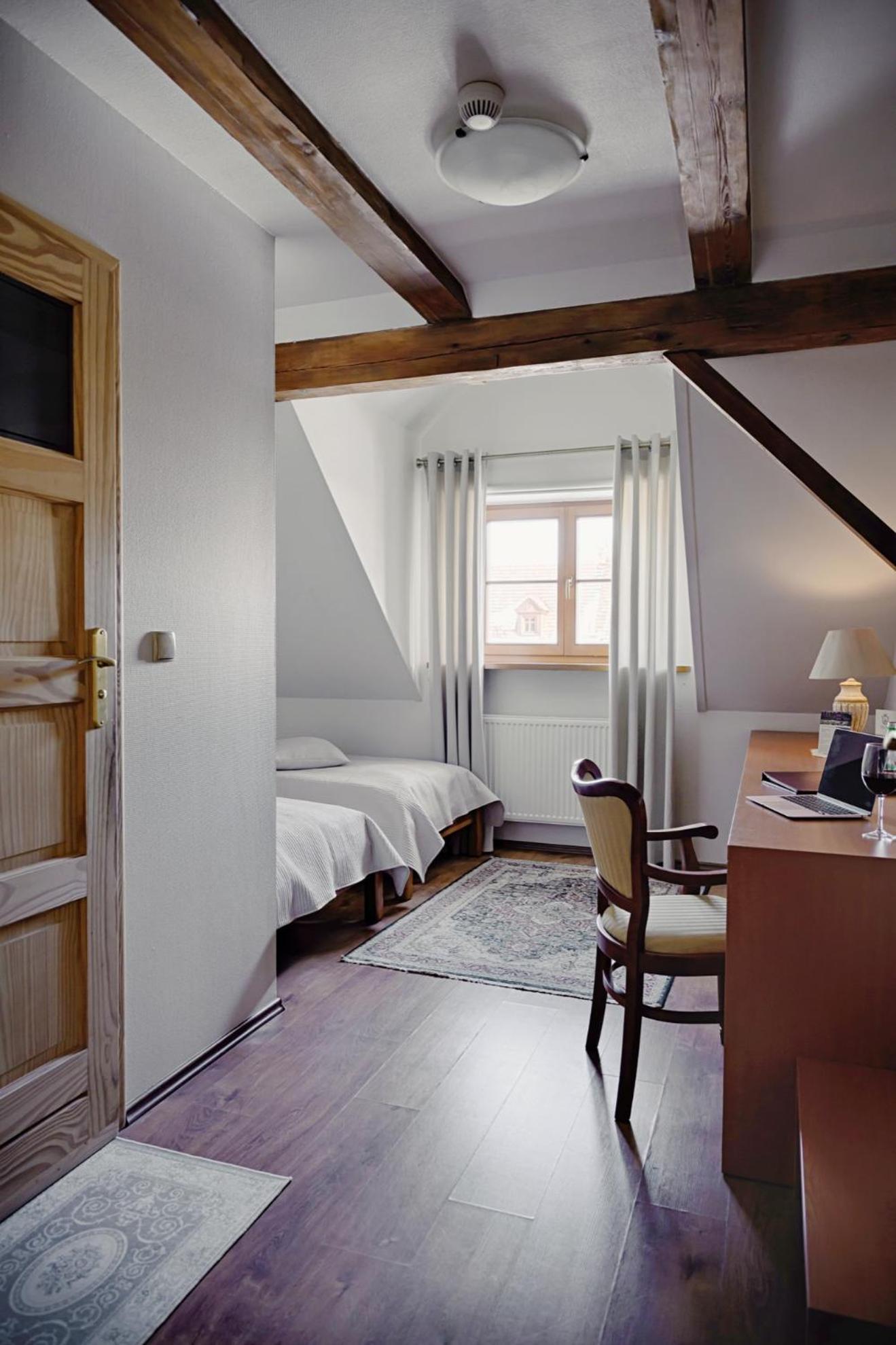 Hotel żabi Dwór - Hotel, Restauracja, *
