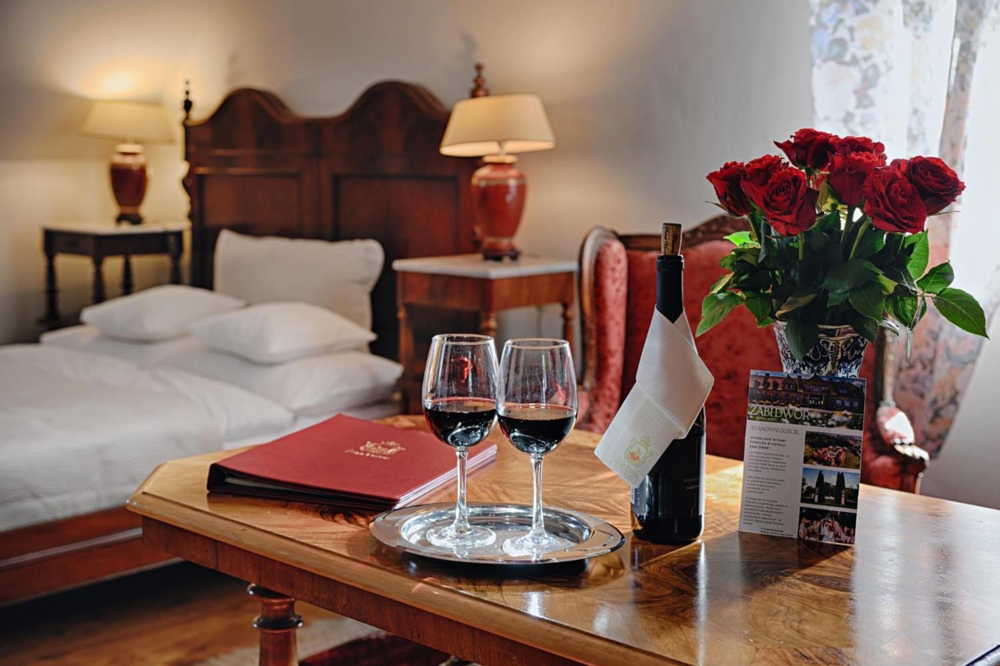 żabi Dwór - Hotel, Restauracja, Hotel